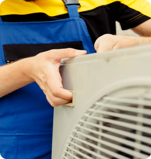 technician-is-checking-air-conditioner 9 (2)